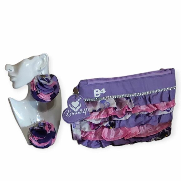 Handmade wristlet bag, clutch zipper purse.design in soft pink and purple cotton - Picture 6 of 7